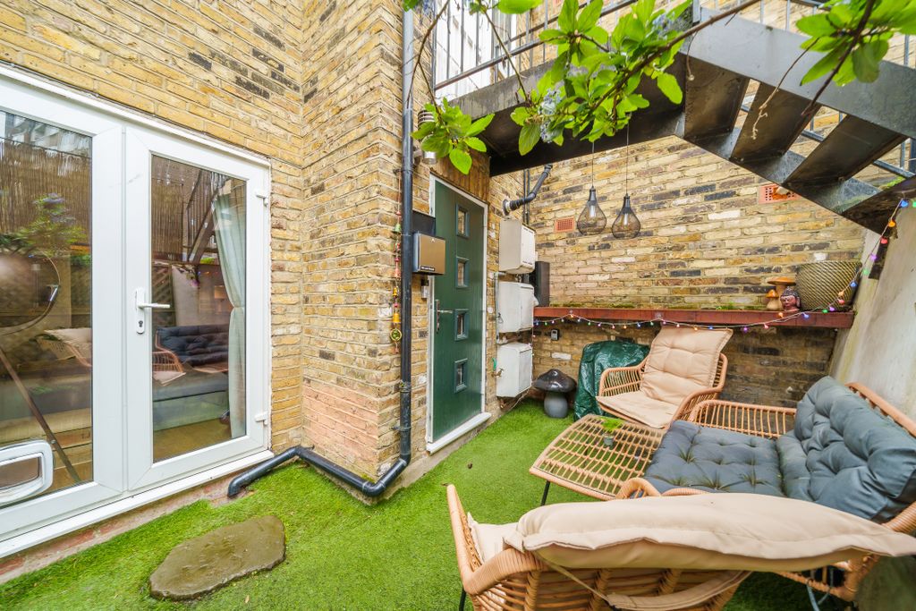 Property photo 2 of 8 Photo 12