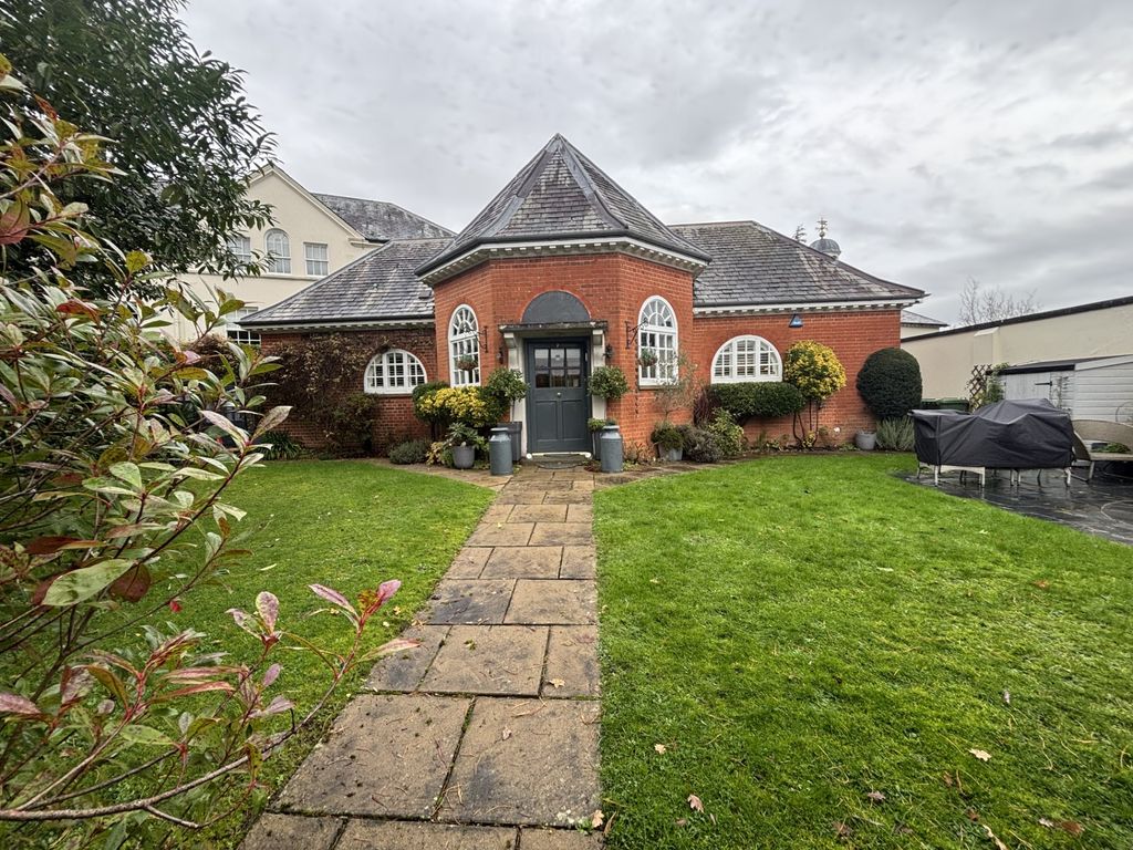 Property photo 1 of 6 Photo 6