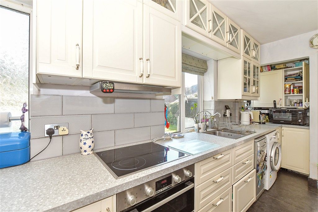 Property photo 2 of 10 Kitchen