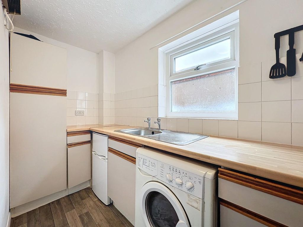 Property photo 2 of 14 Kitchen