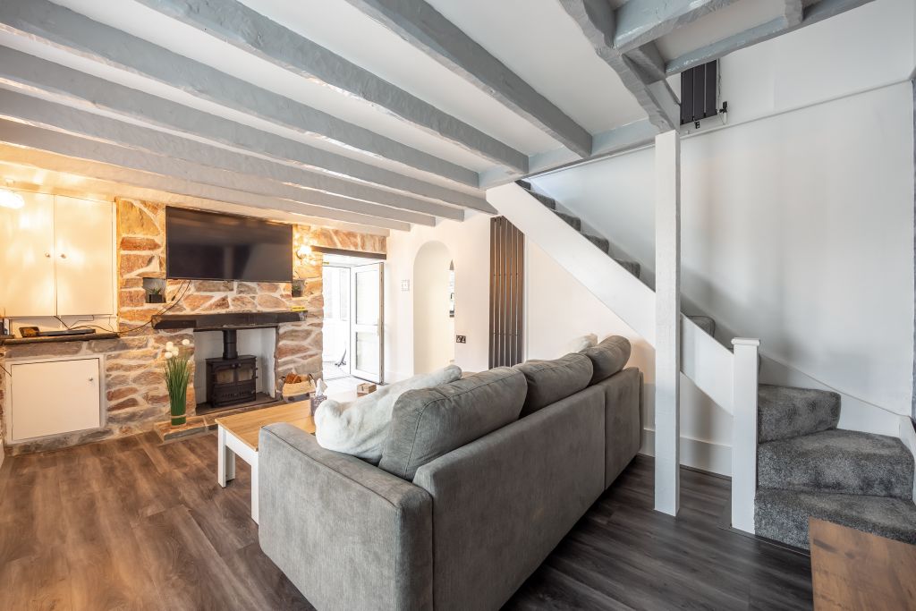 Property photo 2 of 11 Photo 03