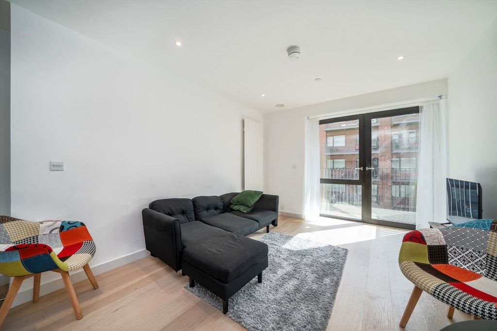 Property photo 3 of 6