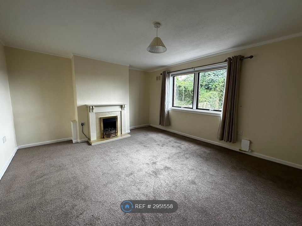 Property photo 2 of 10 Living Room