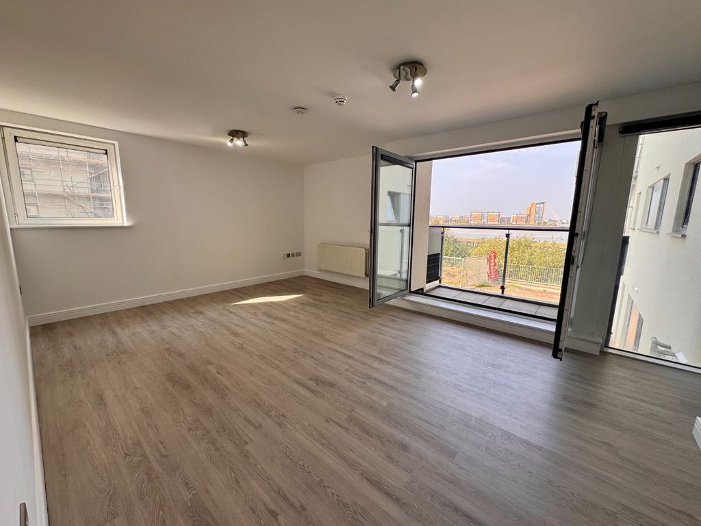 Property photo 2 of 12 5562082