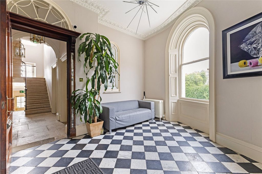Property photo 3 of 17 Entrance Hall