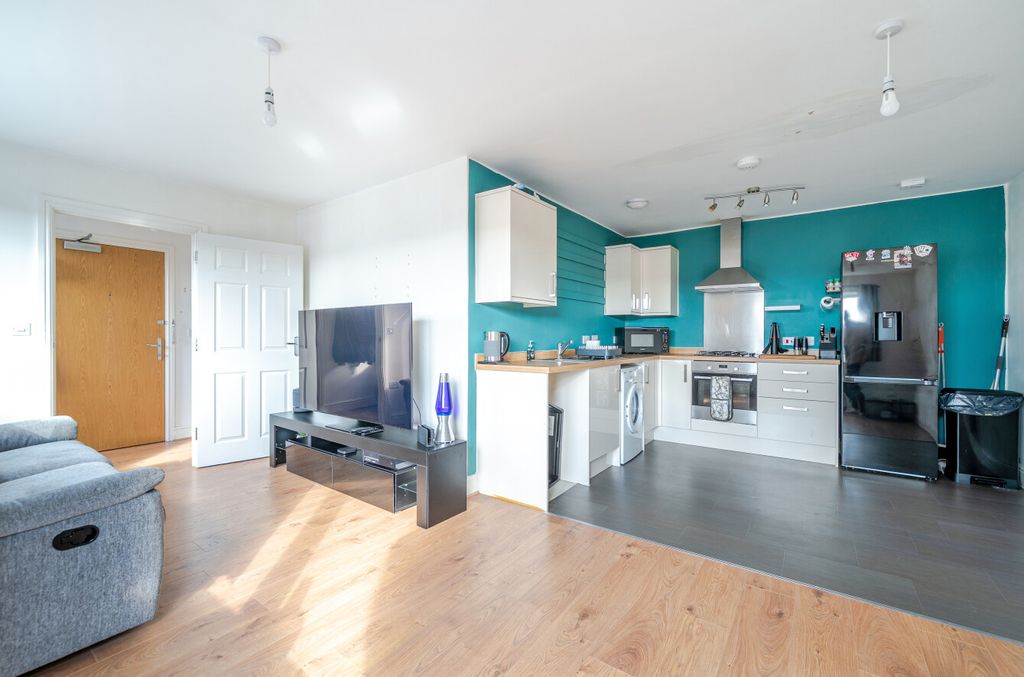 Property photo 2 of 11 1357076-3-68cd227...