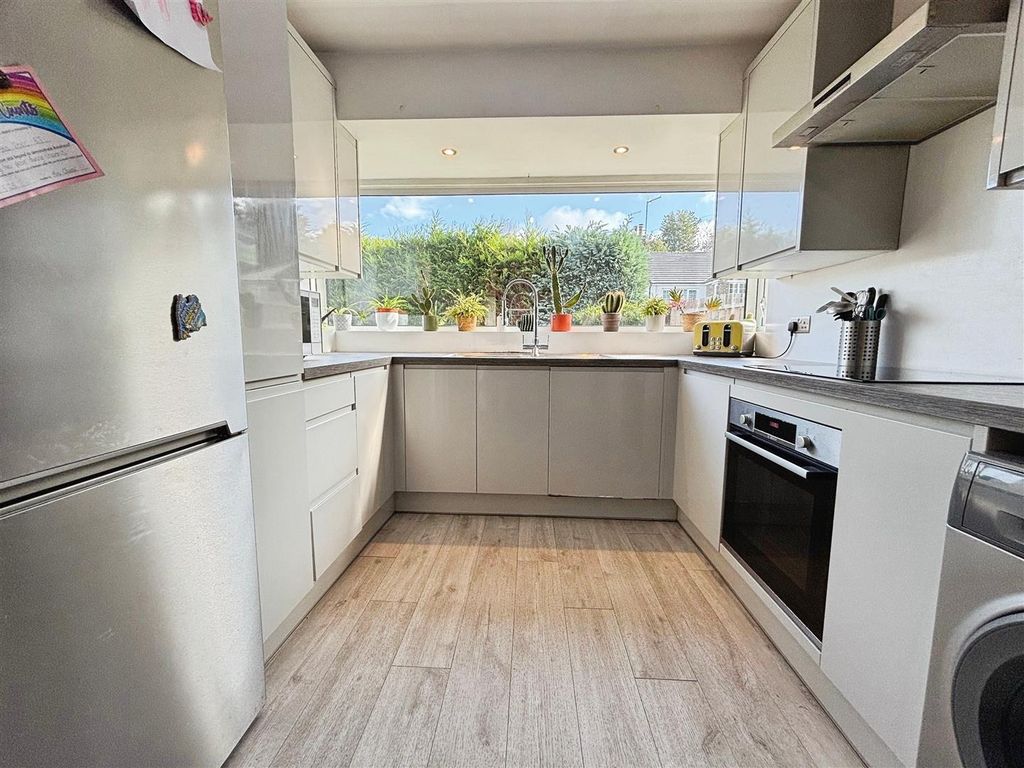 Property photo 2 of 26 Kitchen