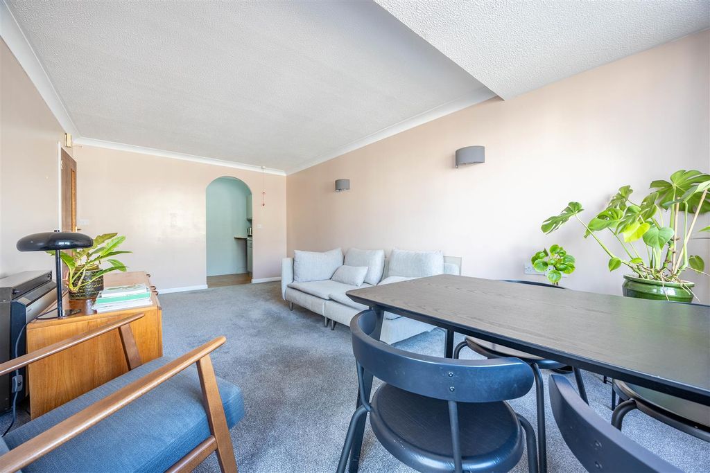 Property photo 2 of 12 Lounge/Diner