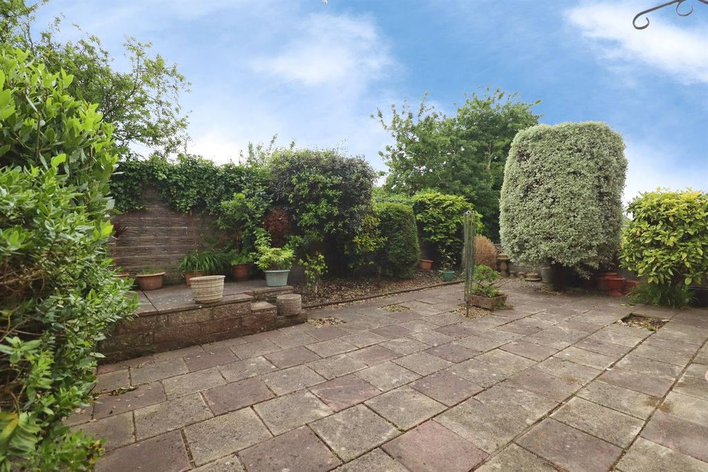 Property photo 2 of 20