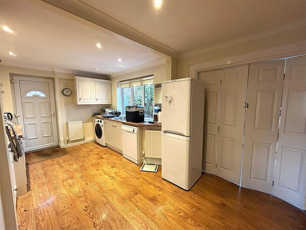 Property photo 2 of 16 Kitchen