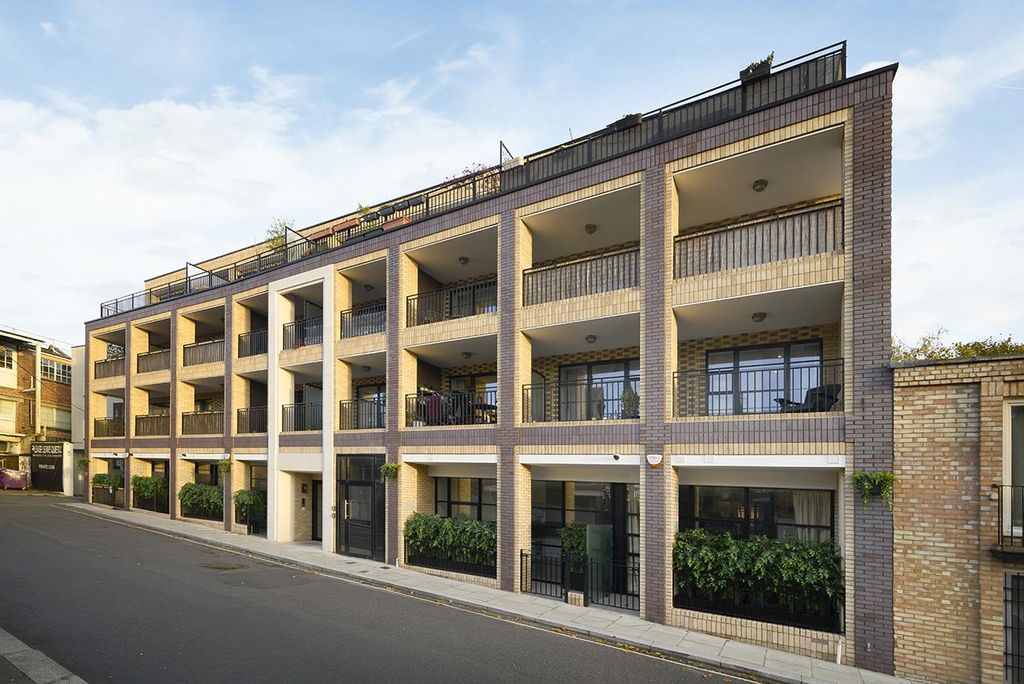 Property photo 3 of 11 W01.Jpg