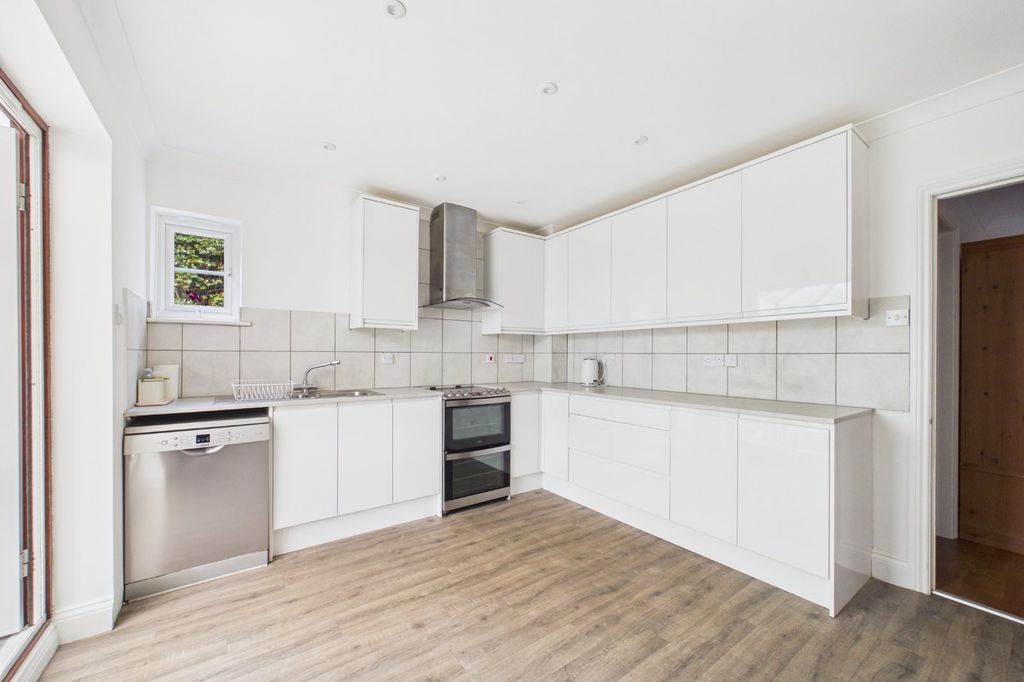 Property photo 2 of 16 Picture No. 80