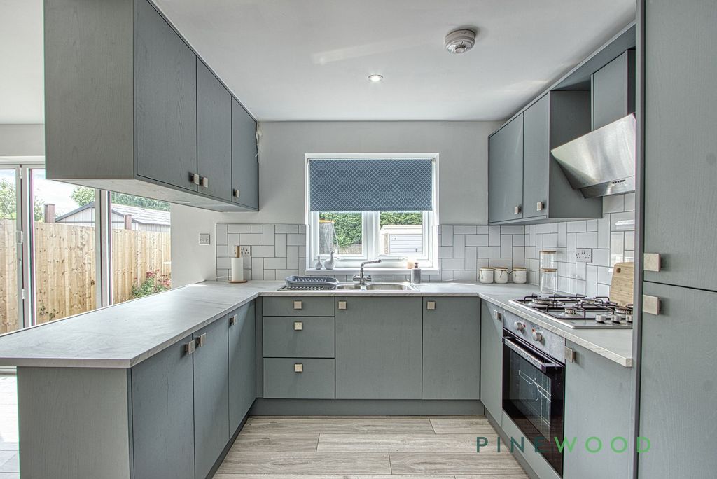 Property photo 3 of 14 Kitchen