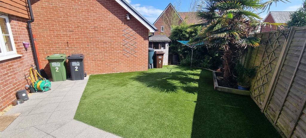 Property photo 2 of 13 Garden