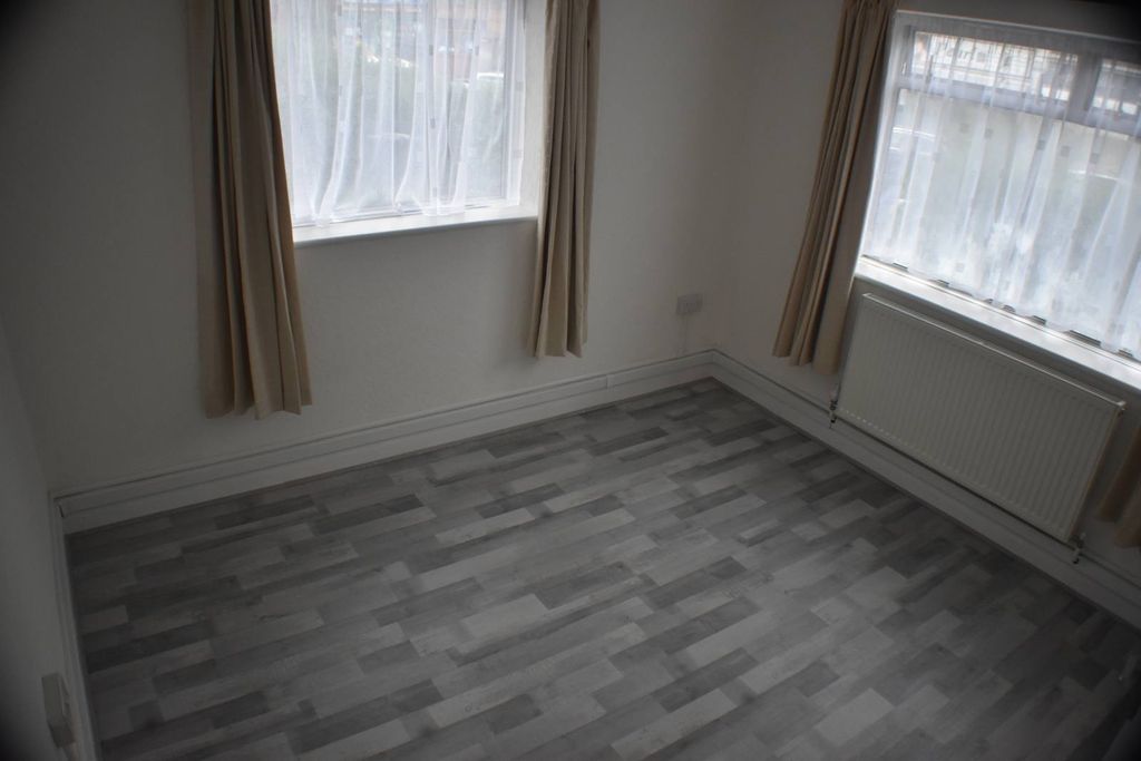 Property photo 3 of 12 Gallery