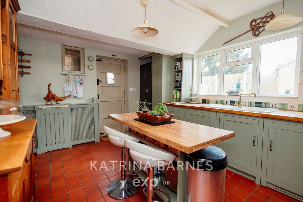 Property photo 2 of 52