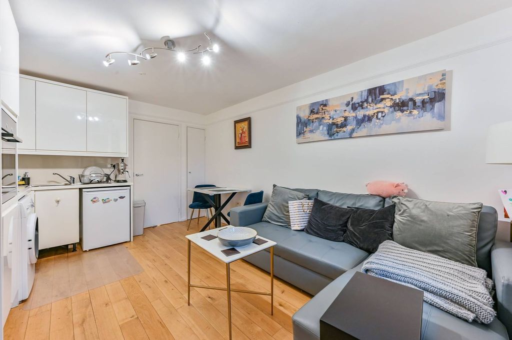 Property photo 2 of 11