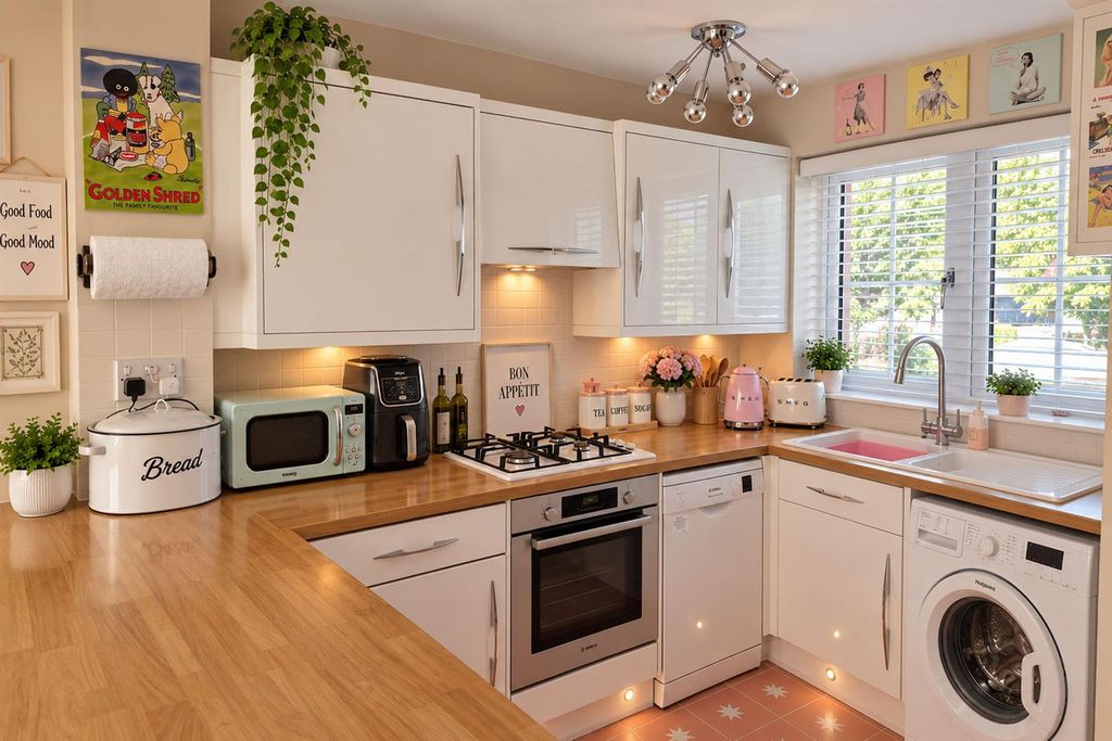 Property photo 3 of 14 Kitchen 1.Jpg