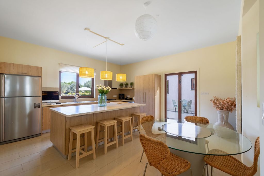 Property photo 3 of 30