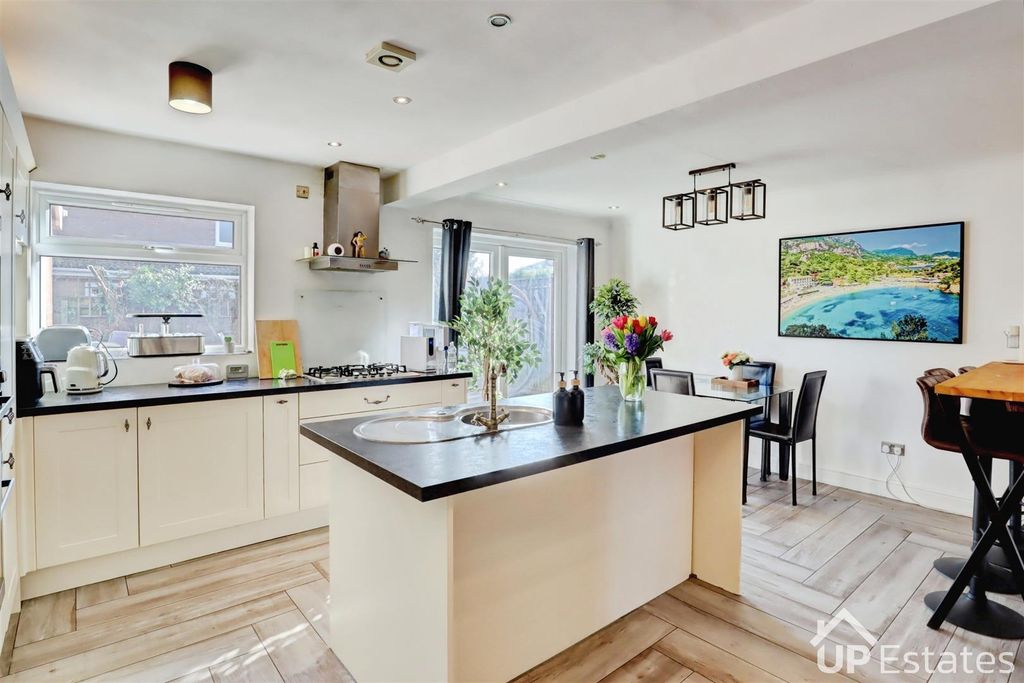 Property photo 2 of 17 Kitchen