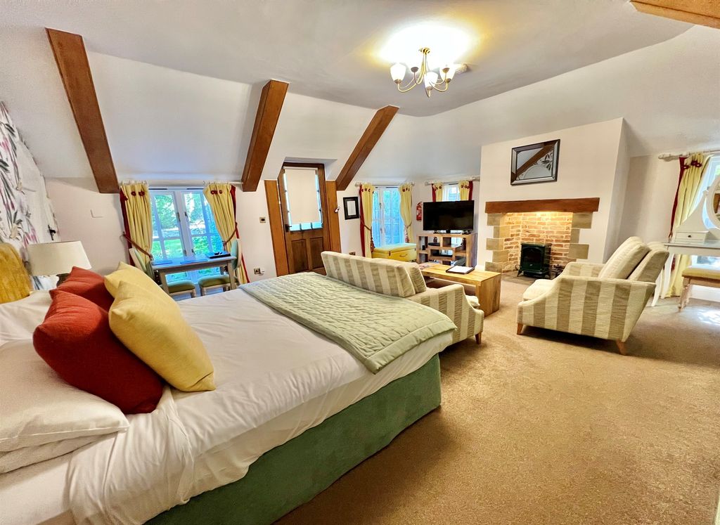 Property photo 2 of 20