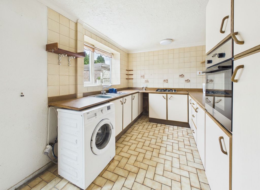 Property photo 3 of 14 Kitchen Area