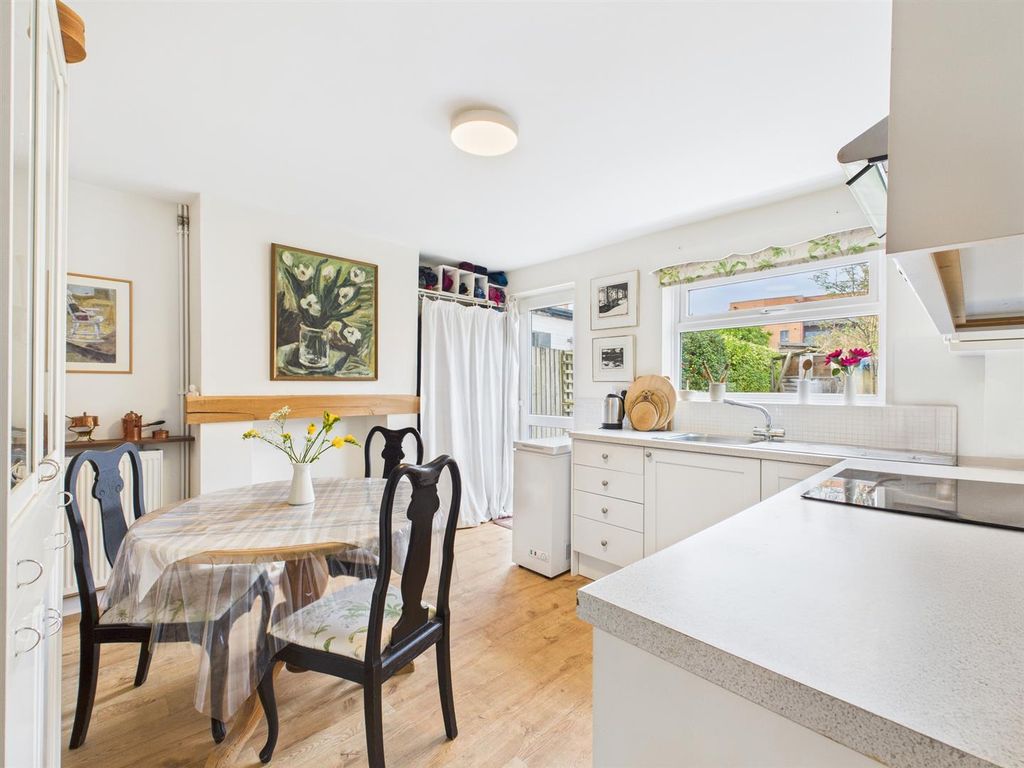 Property photo 2 of 13 Cam02861G0-Pr0527-Still022.Jpg