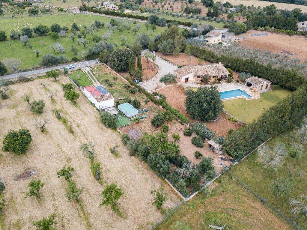 Property photo 2 of 9 Aerial (2)