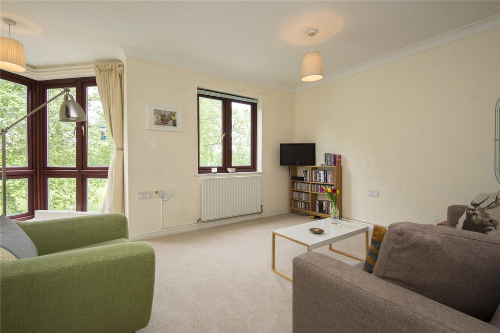 Property photo 1 of 9 Living Room