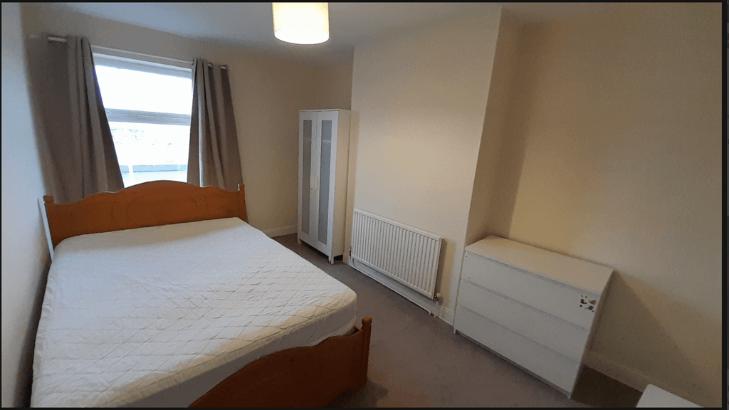 Property photo 3 of 7 Room