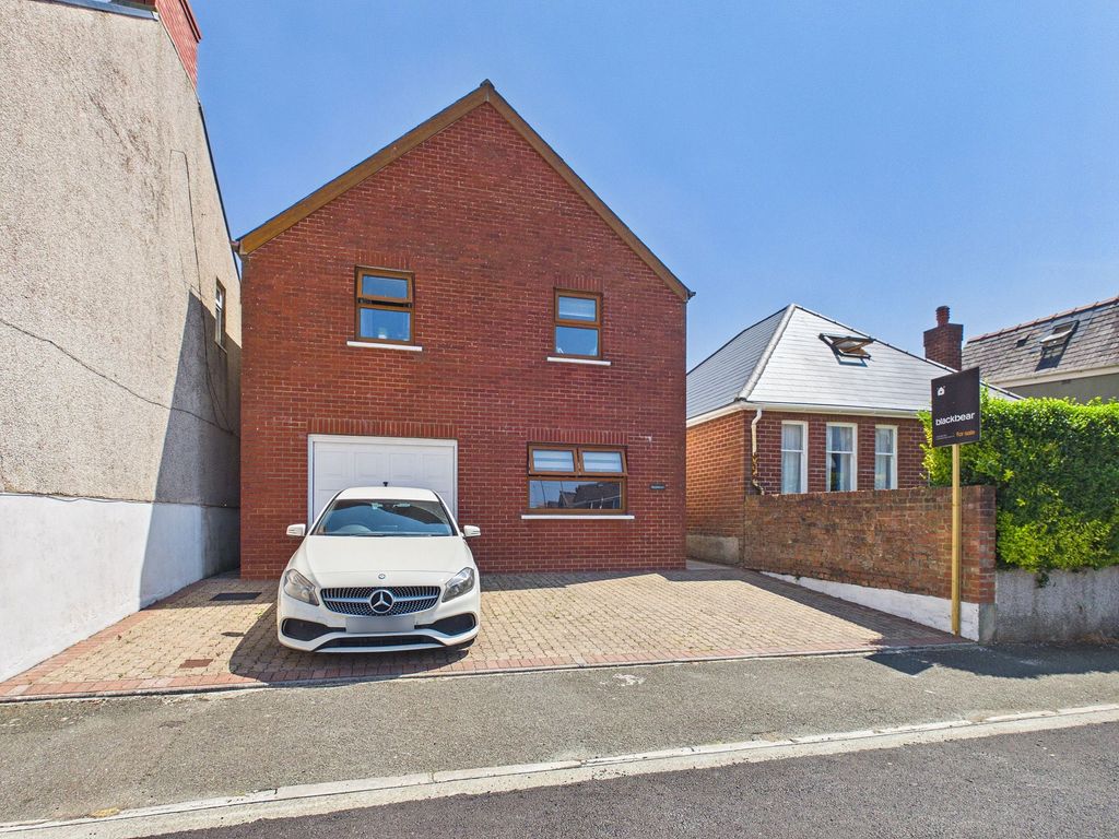 Property photo 1 of 28