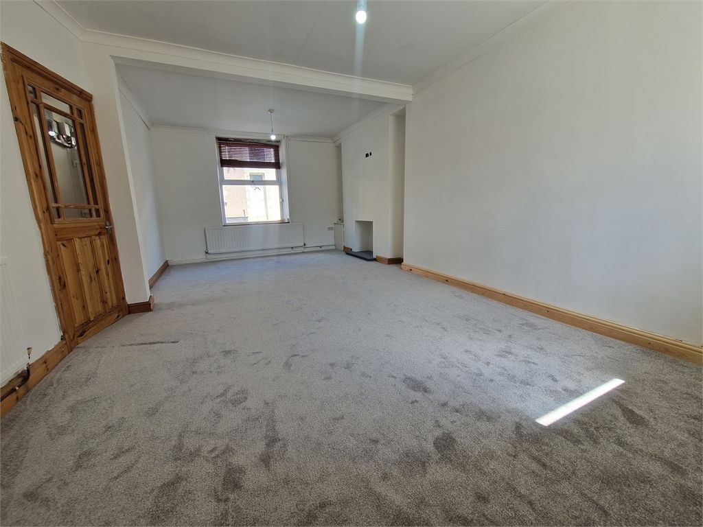 Property photo 2 of 11 Lounge
