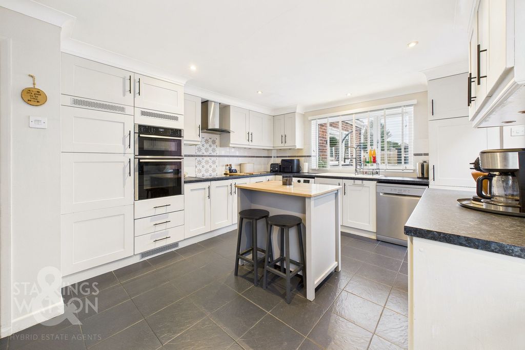 Property photo 3 of 29