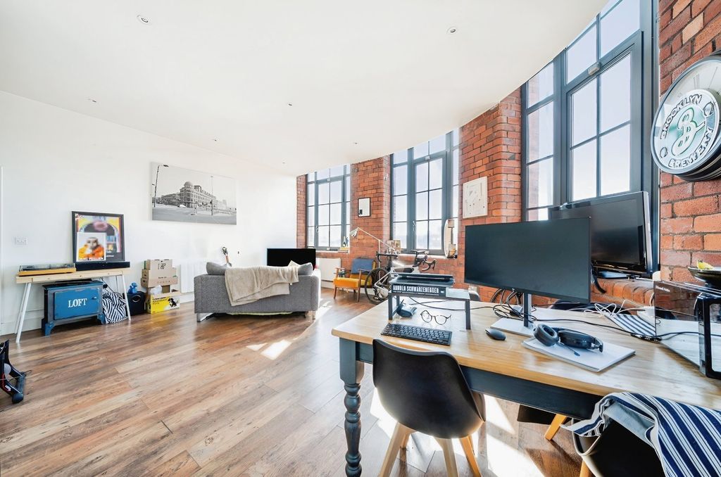 Property photo 2 of 11 Picture No. 24