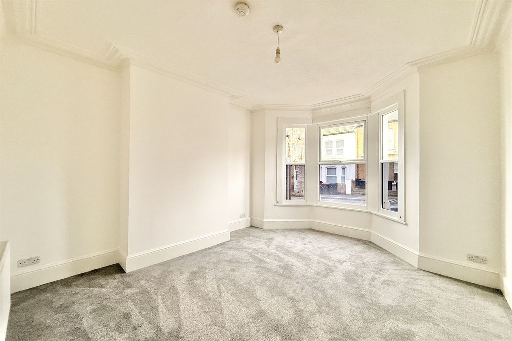 Property photo 1 of 6 (Main)