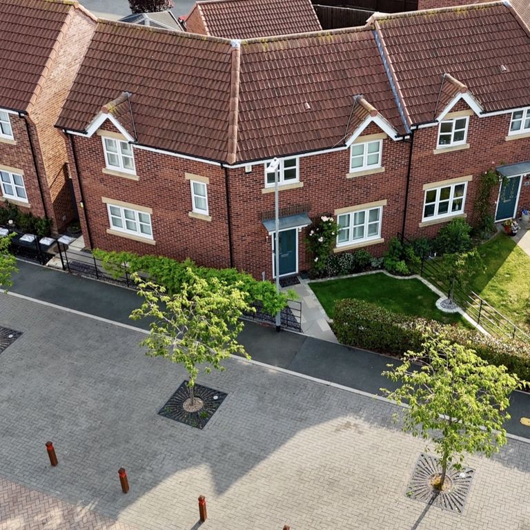 Property photo 1 of 18 Estate Agents Ewemove Scunthorpe - Birds Eye View