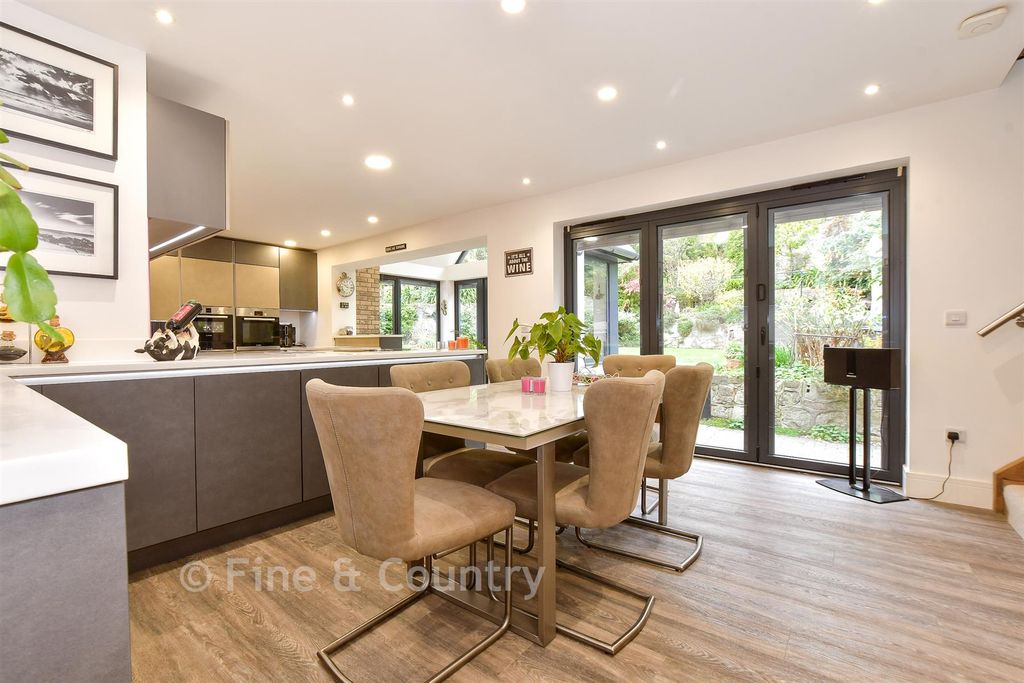 Property photo 3 of 15 Kitchen/Dining Room