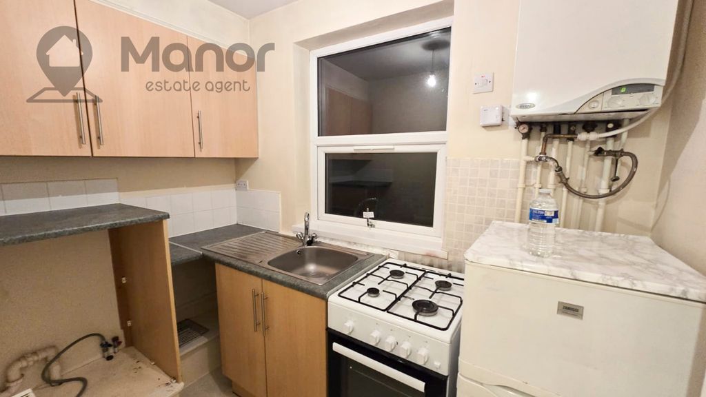 Property photo 1 of 7 Kitchen
