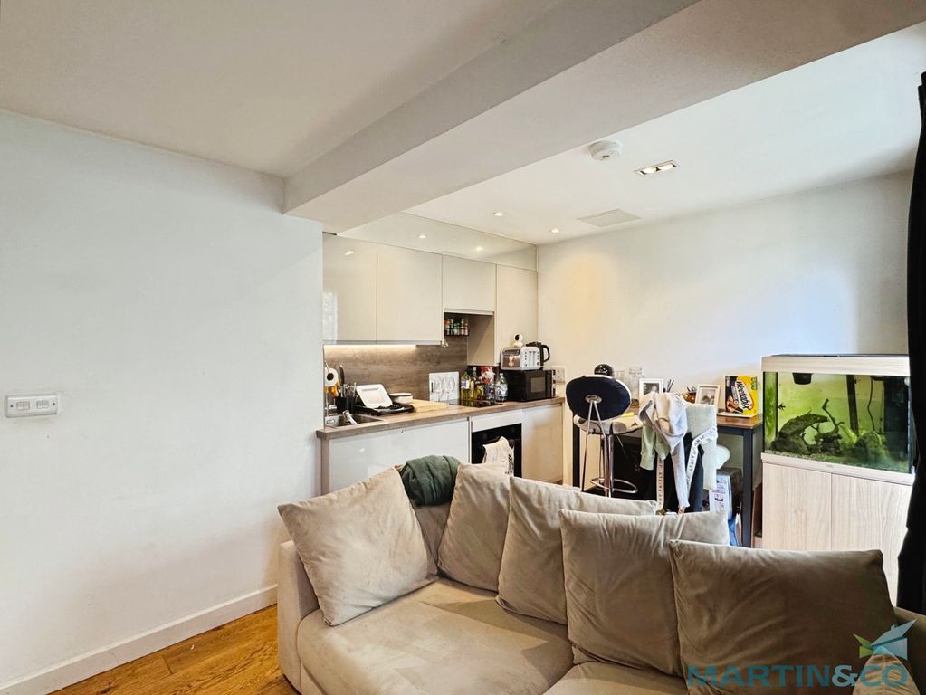 Property photo 3 of 13 0d58Ac52--469C-A3B0-1D47321E6C7D-29873-000010D685A