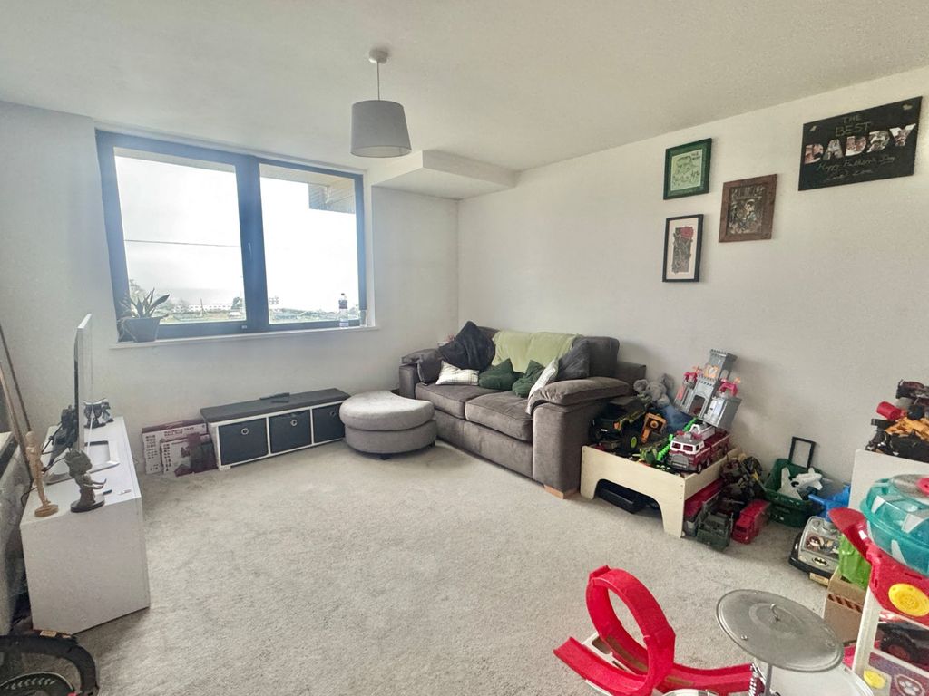 Property photo 3 of 11 Living Room