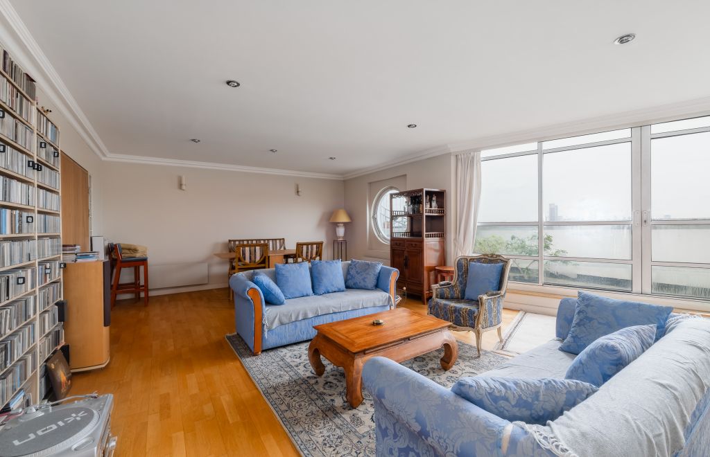 Property photo 3 of 17