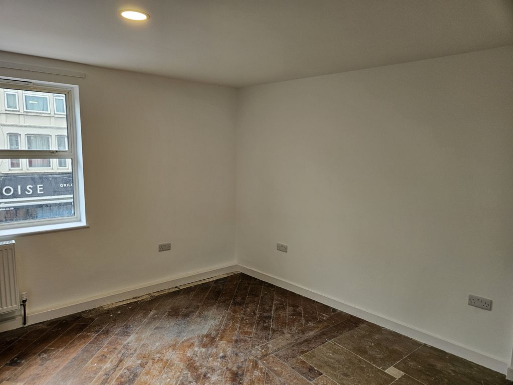 Property photo 2 of 6 Gallery
