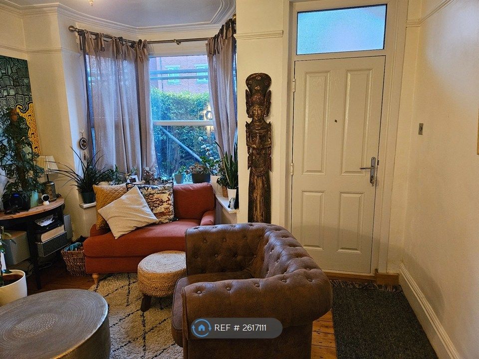 Property photo 2 of 21 Living Room
