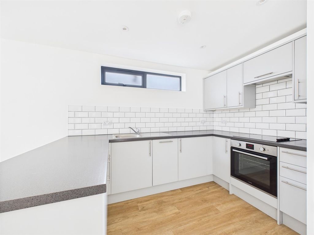 Property photo 3 of 24 Cam02885G0-Pr0405-Still002.Jpg