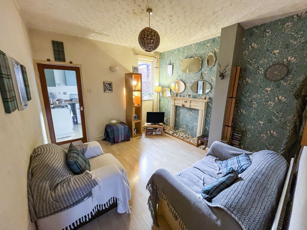 Property photo 2 of 12 Lounge