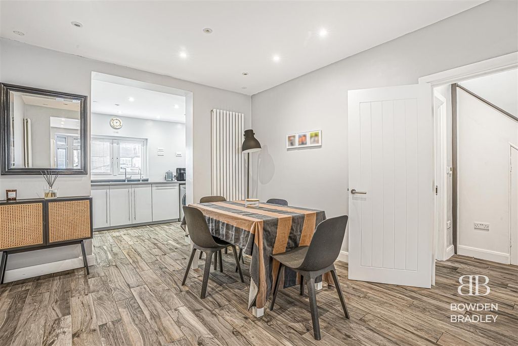 Property photo 3 of 19 Dining Room