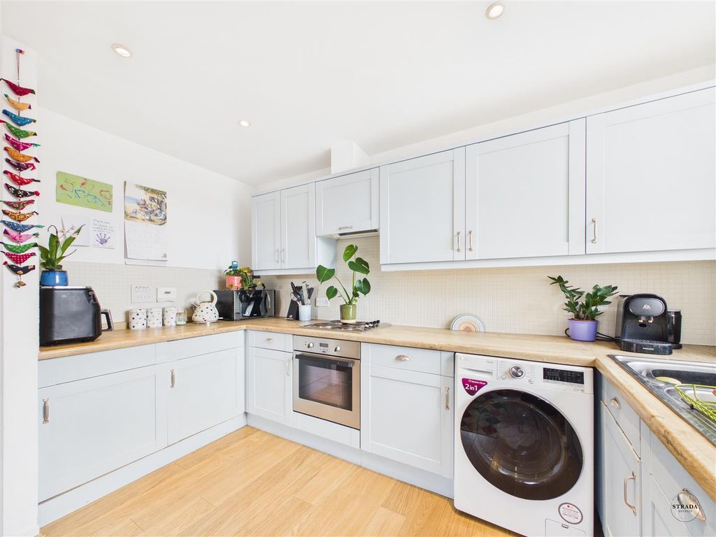 Property photo 3 of 16 Cam03252G0-Pr0132-Still009.Jpg
