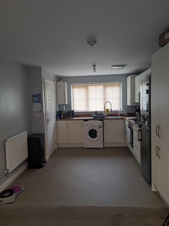 Property photo 3 of 11 Kitchen.Jpg