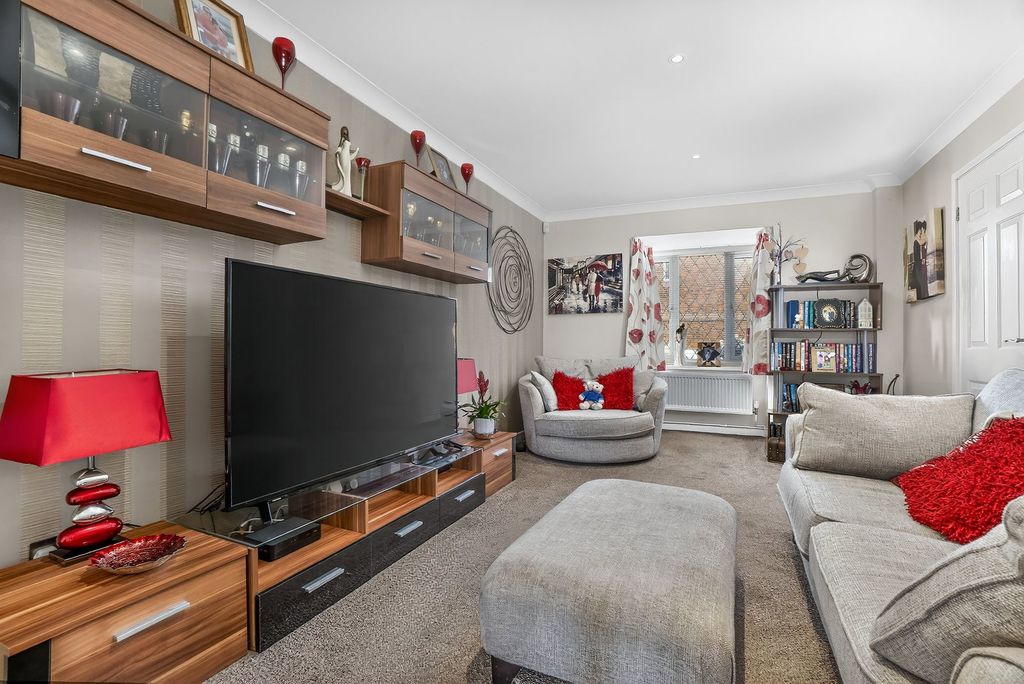 Property photo 3 of 31