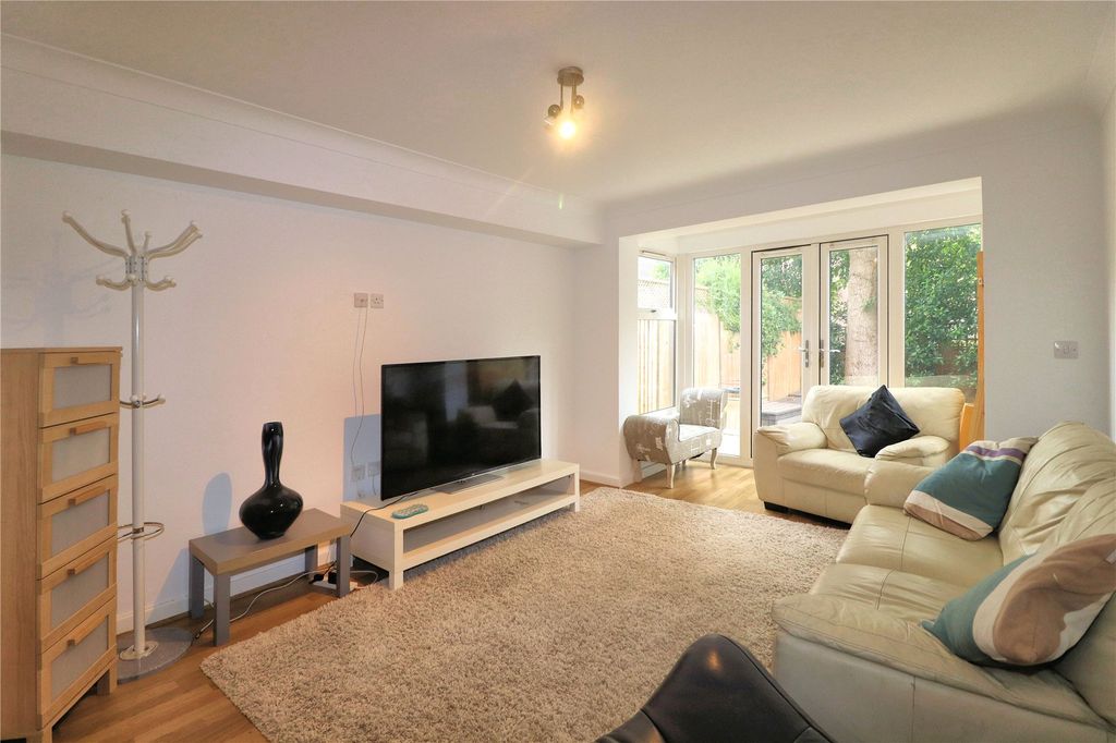 Property photo 2 of 18 Picture No. 14
